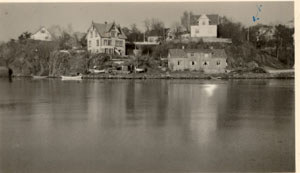 Bilde av fergeplassen før 1922, tatt fra sjøen